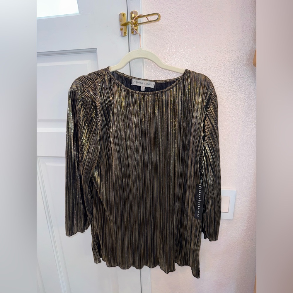 NEW Absolutely Famous Metallic Gold and Black Top size‎ L